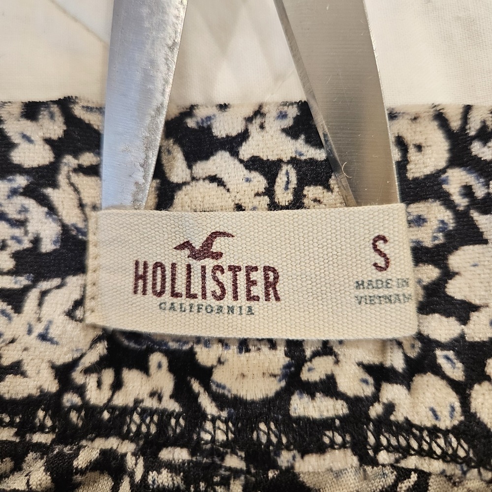 Hollister Crushed Velvet Skater Ditsy Floral Skirt Women's Small Black & Beige - Picture 4 of 9